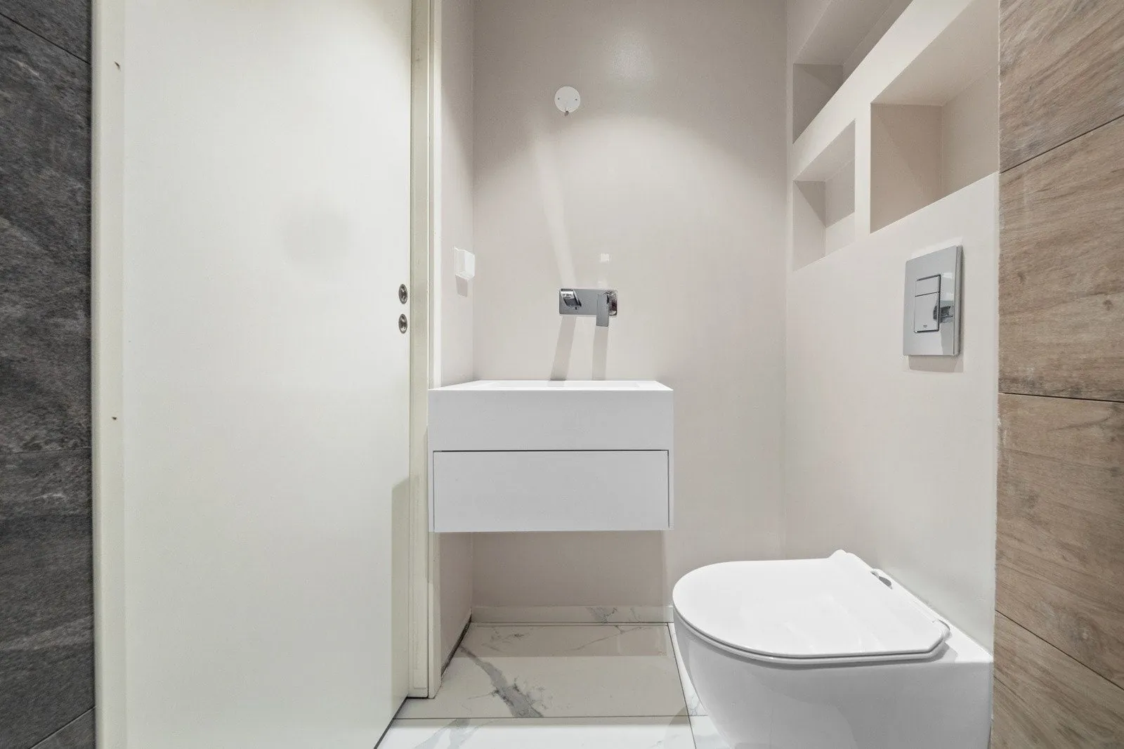Gjestetoalett etter renovering, Enebolig Langhus, Langhus