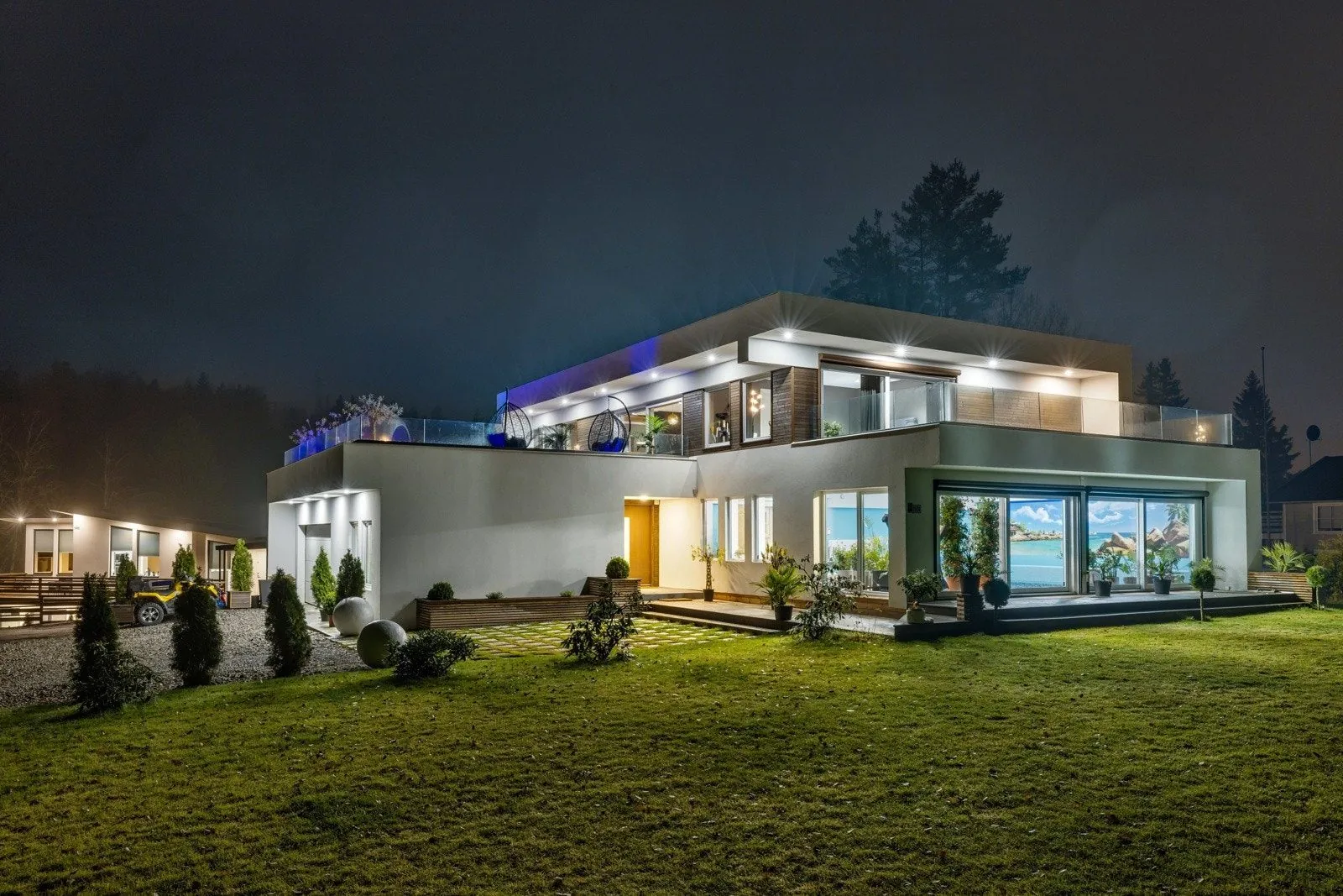 Fasade i kveldslys etter renovering, Funkisvilla Ski, Ski