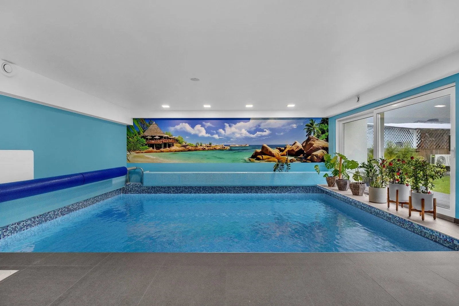 Svømmehall med basseng etter renovering, Funkisvilla Ski, Ski